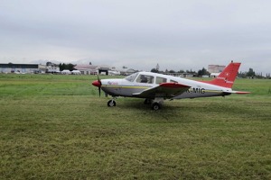Piper 28 FlyCzech roluje na start z LKLT.